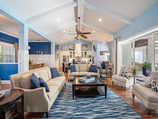 Gorgeous 5 Bedroom Pool Home with Guest House