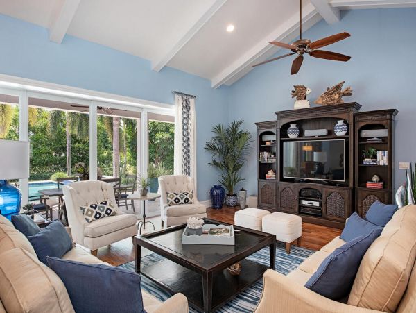 Gorgeous 5 Bedroom Pool Home with Guest House