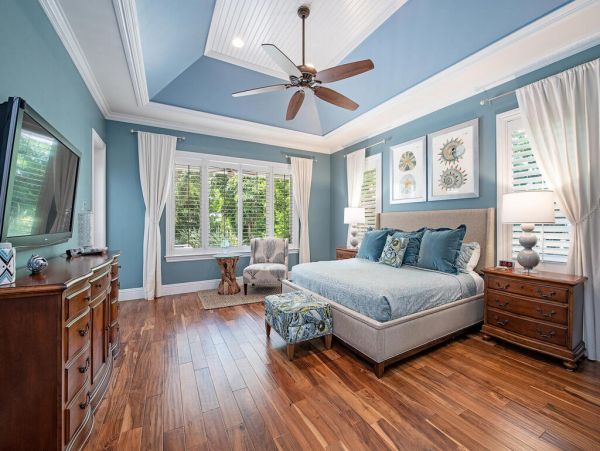 Gorgeous 5 Bedroom Pool Home with Guest House