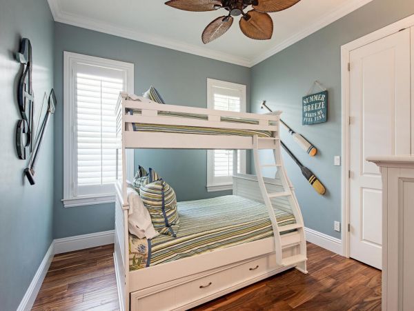 Gorgeous 5 Bedroom Pool Home with Guest House