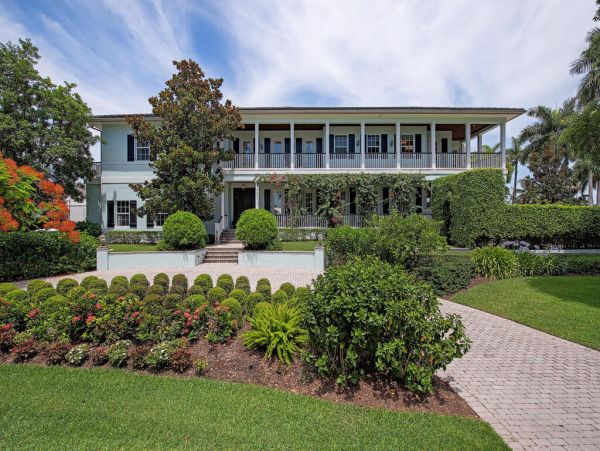 Luxury Naples 4 Bedroom Home Short Walk to Beach