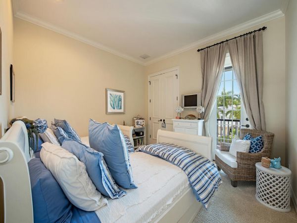 Luxury Naples 4 Bedroom Home Short Walk to Beach
