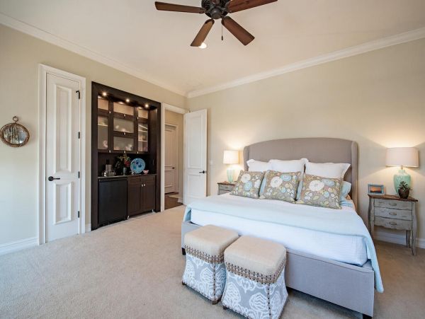 Luxury Naples 4 Bedroom Home Short Walk to Beach