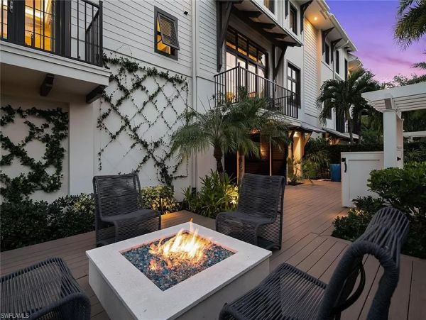Naples Home 1029395