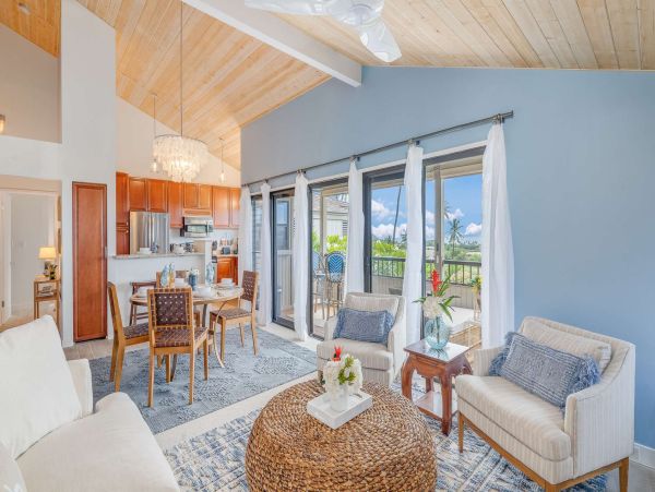Escape to Paradise: Renovated 2BR/2BA Condo with Ocean Views in Wailea