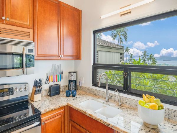 Escape to Paradise: Renovated 2BR/2BA Condo with Ocean Views in Wailea
