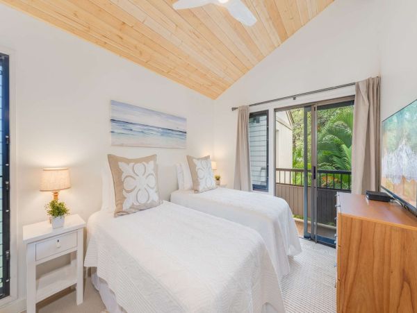 Escape to Paradise: Renovated 2BR/2BA Condo with Ocean Views in Wailea