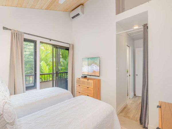 Escape to Paradise: Renovated 2BR/2BA Condo with Ocean Views in Wailea