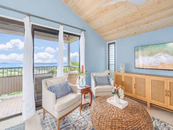 Escape to Paradise: Renovated 2BR/2BA Condo with Ocean Views in Wailea