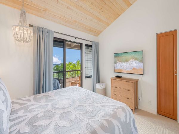 Escape to Paradise: Renovated 2BR/2BA Condo with Ocean Views in Wailea