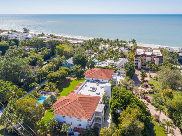 Completely Renovated Island Retreat with Pool and Gulf Views