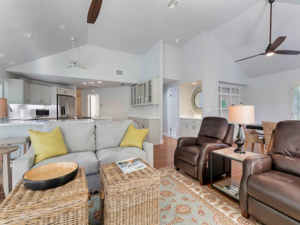 Ground Level 3 Bedroom Home with Pool & Lake View