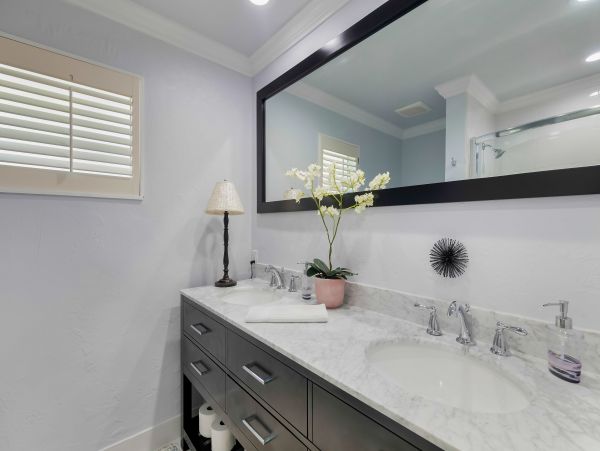 Ground Level 3 Bedroom Home with Pool & Lake View