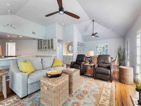 Ground Level 3 Bedroom Home with Pool & Lake View