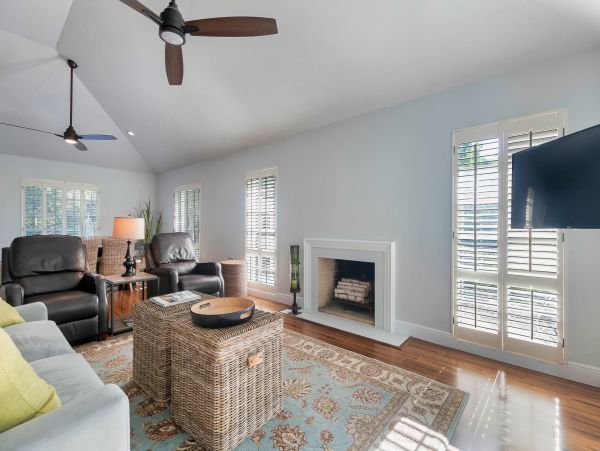 Ground Level 3 Bedroom Home with Pool & Lake View