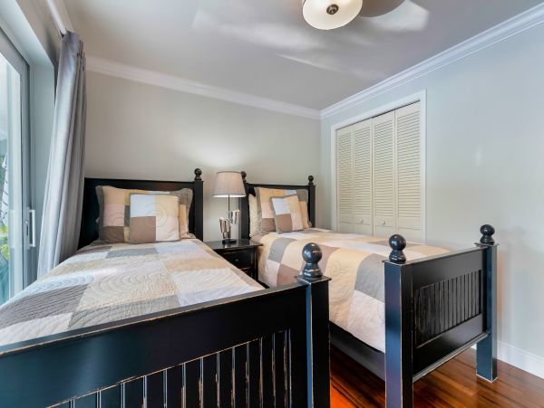 Ground Level 3 Bedroom Home with Pool & Lake View