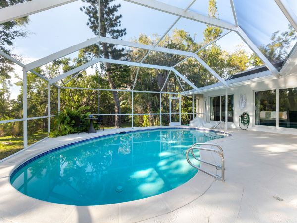 Ground Level 3 Bedroom Home with Pool & Lake View