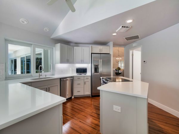 Ground Level 3 Bedroom Home with Pool & Lake View