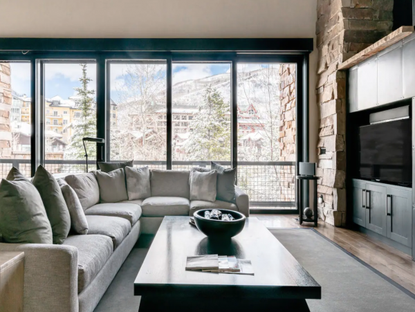 4 plus Den Lionshead Luxury Home
