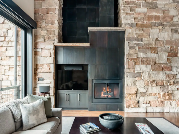 4 plus Den Lionshead Luxury Home