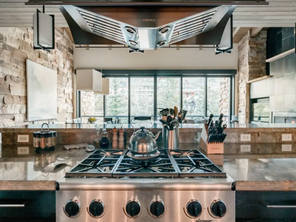 4 plus Den Lionshead Luxury Home