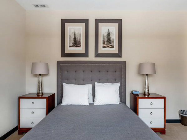 4 plus Den Lionshead Luxury Home