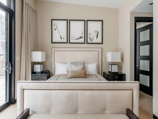 4 plus Den Lionshead Luxury Home