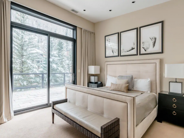 4 plus Den Lionshead Luxury Home