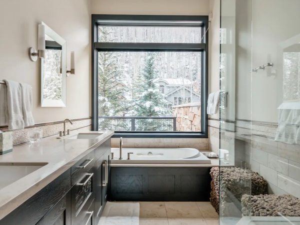 4 plus Den Lionshead Luxury Home