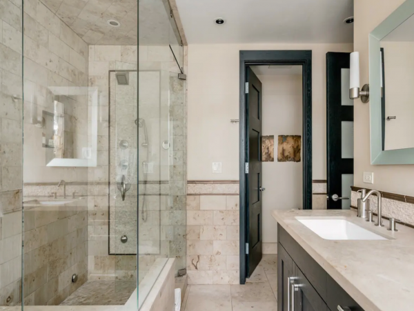 4 plus Den Lionshead Luxury Home