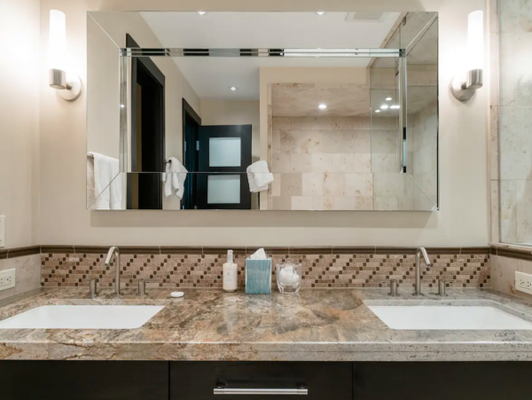 4 plus Den Lionshead Luxury Home