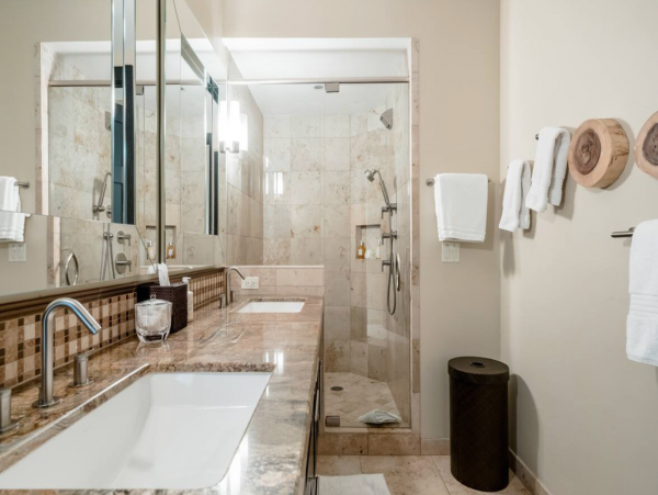 4 plus Den Lionshead Luxury Home