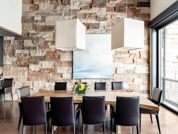 4 plus Den Lionshead Luxury Home