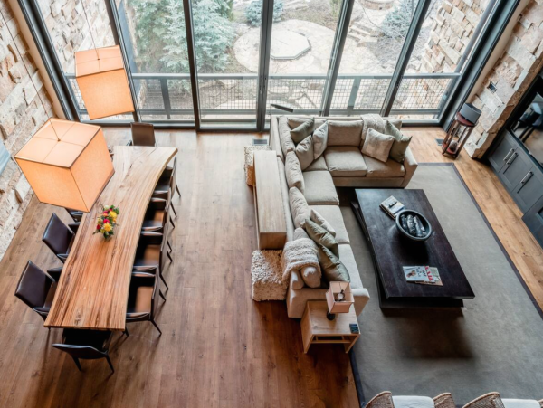 4 plus Den Lionshead Luxury Home