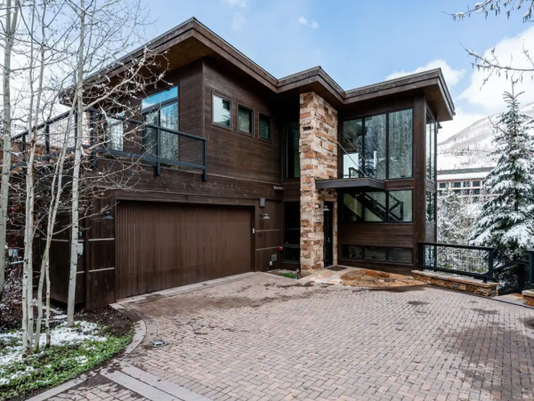 4 plus Den Lionshead Luxury Home