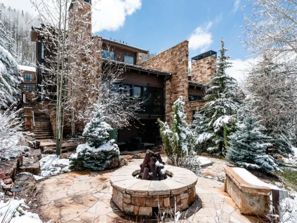 4 plus Den Lionshead Luxury Home