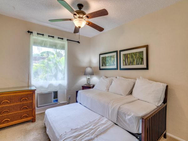 Lovely 3 Bedroom Villa with Partial Ocean Views Sleeps 8