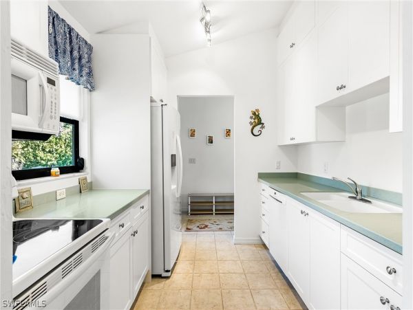 Walk to Beach Sanibel Vacation Pool Home Three Bedroom