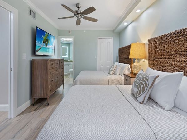 Full Gulf View 2 Bedroom Condo in Marco Island