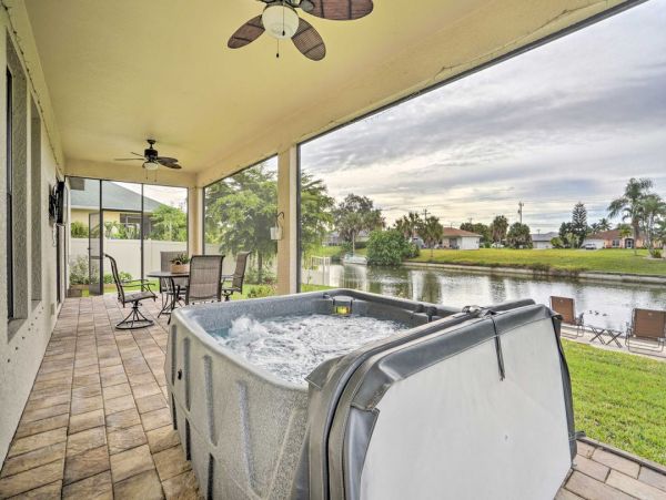 Lovely Waterside Vacation Villa Hot Tub Exceptional Interior