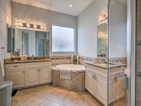 Lovely Waterside Vacation Villa Hot Tub Exceptional Interior