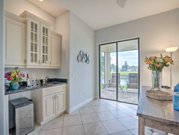 Lovely Waterside Vacation Villa Hot Tub Exceptional Interior