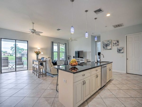 Lovely Waterside Vacation Villa Hot Tub Exceptional Interior