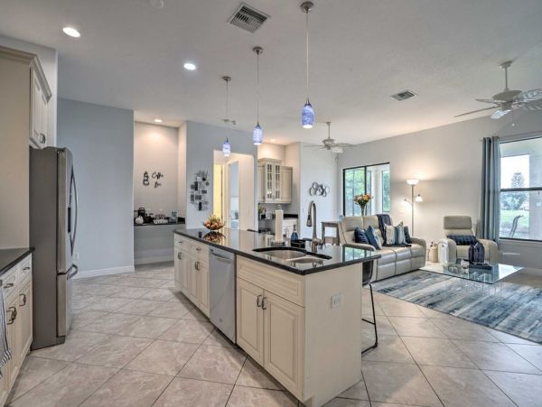 Lovely Waterside Vacation Villa Hot Tub Exceptional Interior