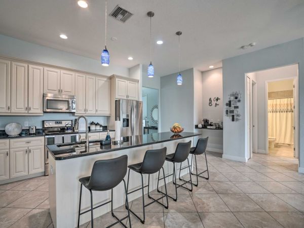 Lovely Waterside Vacation Villa Hot Tub Exceptional Interior