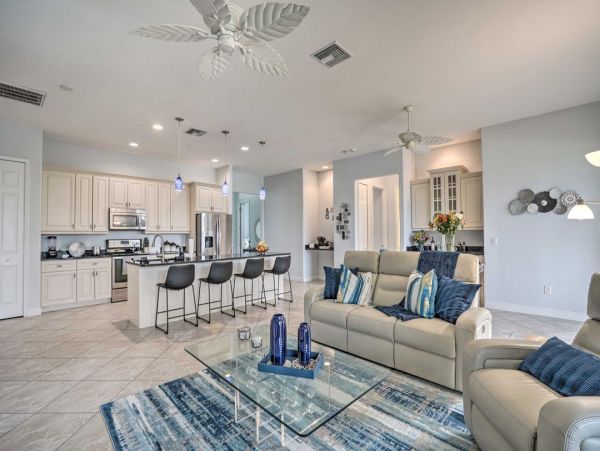 Lovely Waterside Vacation Villa Hot Tub Exceptional Interior