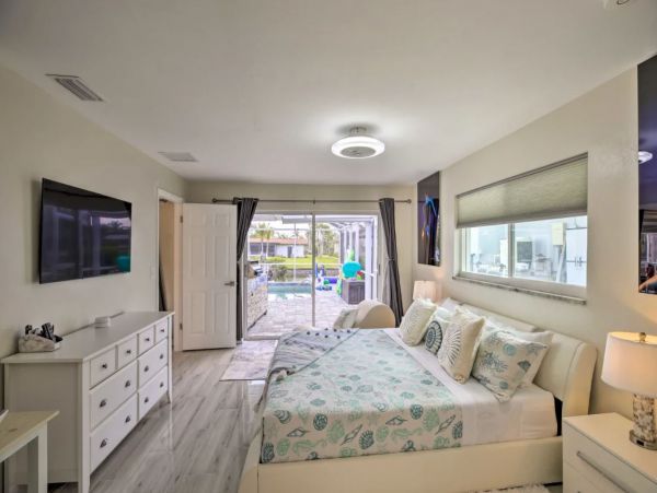 Canal-Front Vacation Pool Home in Cape Coral with Boat Dock