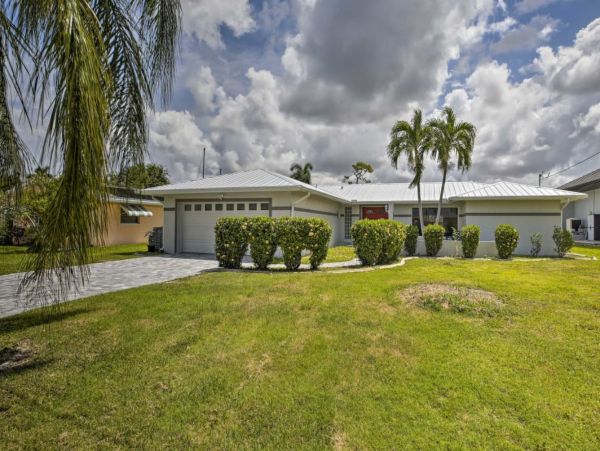 Canal-Front Vacation Pool Home in Cape Coral with Boat Dock
