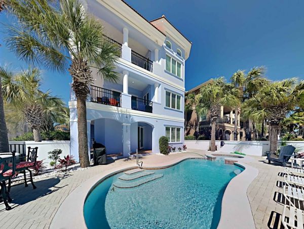 The Ultimate Luxury Vacation Home in Destin Sleeps 20 Guests