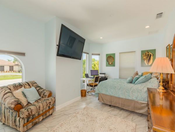 Lovely Canal-Front Vacation Home in Marco Island with Private Pool